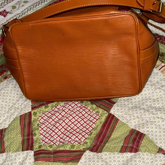 Louis Vuitton bucket bag in excellent shape - Picture 7 of 10